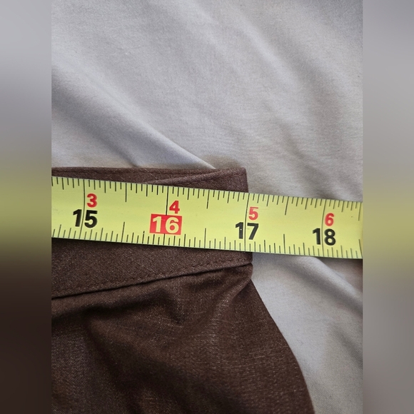 Index Petite | Beautiful Brown Capris, Size 14P - Picture 6 of 9